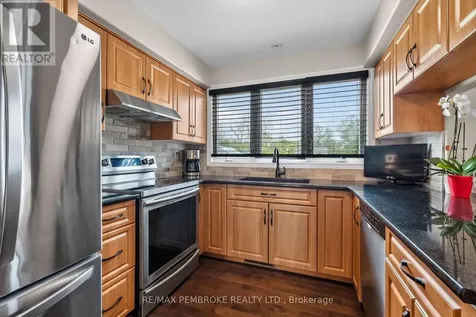 9 Heron Drive Laurentian Valley ON K8A 8N8