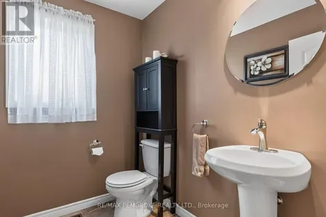 9 Heron Drive Laurentian Valley ON K8A 8N8