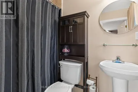 9 Heron Drive Laurentian Valley ON K8A 8N8