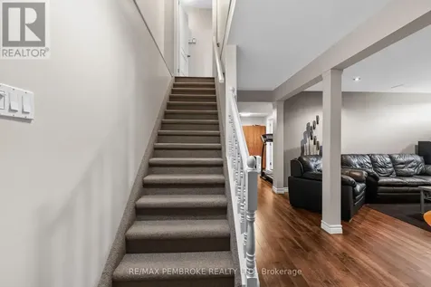 9 Heron Drive Laurentian Valley ON K8A 8N8