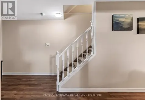 9 Heron Drive Laurentian Valley ON K8A 8N8