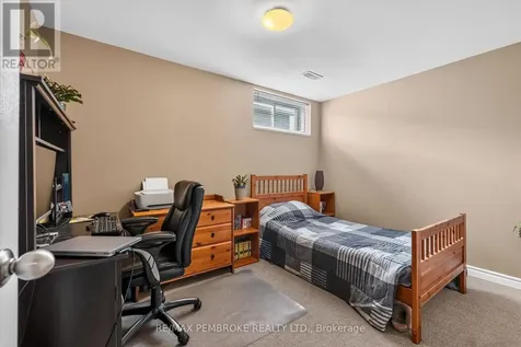 9 Heron Drive Laurentian Valley ON K8A 8N8