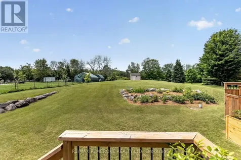 9 Heron Drive Laurentian Valley ON K8A 8N8
