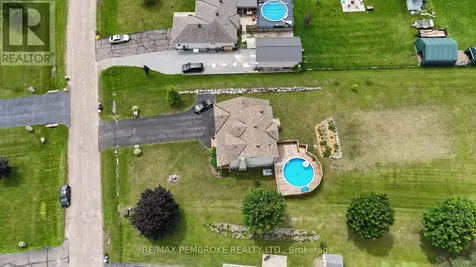 9 Heron Drive Laurentian Valley ON K8A 8N8
