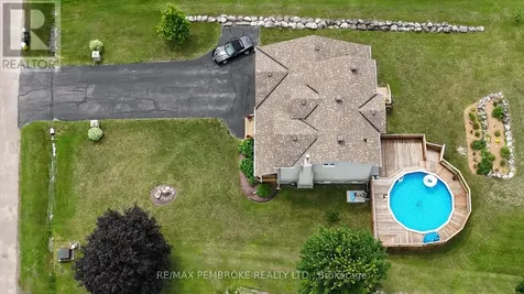 9 Heron Drive Laurentian Valley ON K8A 8N8