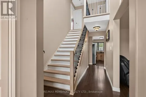 9 Heron Drive Laurentian Valley ON K8A 8N8