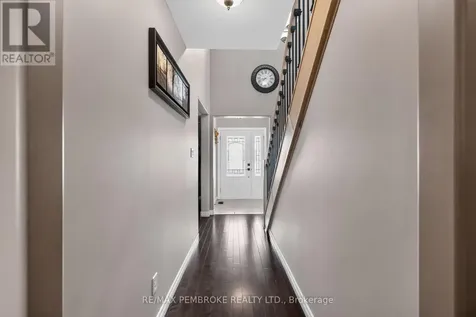 9 Heron Drive Laurentian Valley ON K8A 8N8