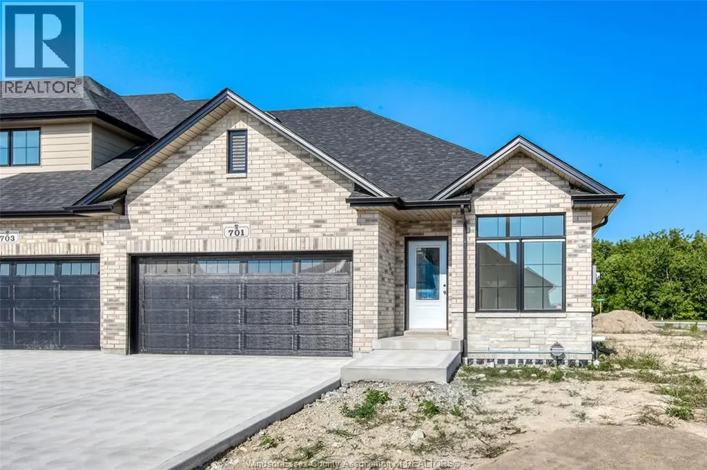 701 Elliot Point Amherstburg ON N9V 0H1