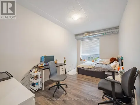 8 Hickory Street West Waterloo ON N2L 3H6