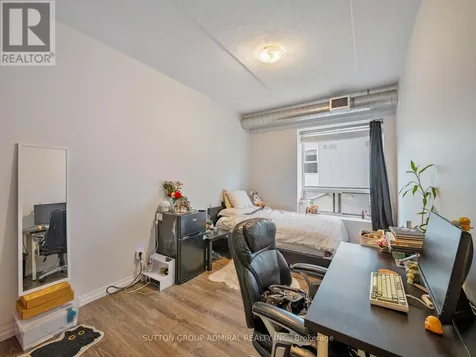8 Hickory Street West Waterloo ON N2L 3H6