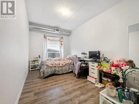 8 Hickory Street West Waterloo ON N2L 3H6