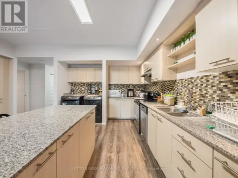 8 Hickory Street West Waterloo ON N2L 3H6