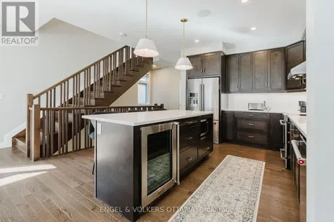 512 Chene Way Ottawa ON K1K 4Z1