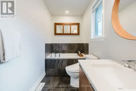512 Chene Way Ottawa ON K1K 4Z1