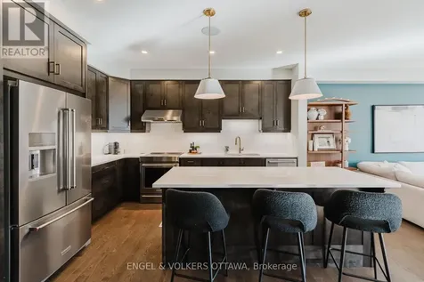 512 Chene Way Ottawa ON K1K 4Z1