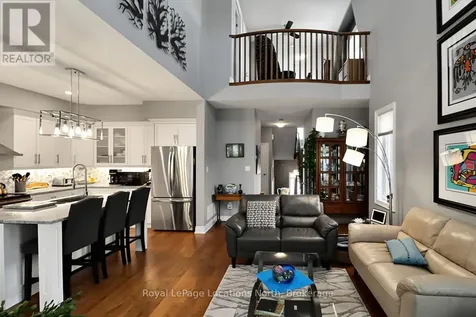 17 Sandy Coast Crescent Wasaga Beach ON L9Z 0G1