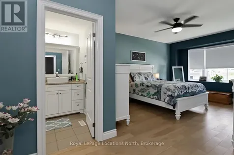 17 Sandy Coast Crescent Wasaga Beach ON L9Z 0G1