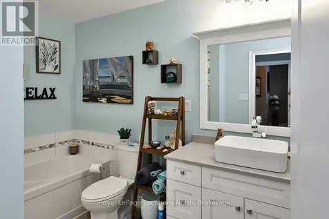 17 Sandy Coast Crescent Wasaga Beach ON L9Z 0G1
