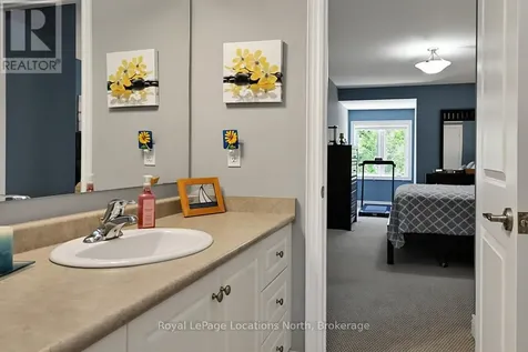 17 Sandy Coast Crescent Wasaga Beach ON L9Z 0G1