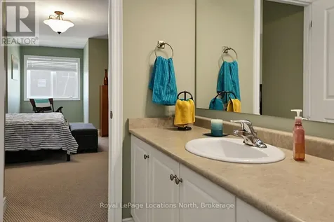 17 Sandy Coast Crescent Wasaga Beach ON L9Z 0G1