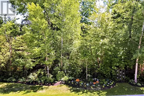 17 Sandy Coast Crescent Wasaga Beach ON L9Z 0G1