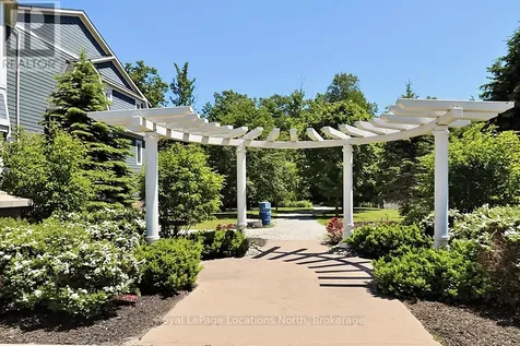 17 Sandy Coast Crescent Wasaga Beach ON L9Z 0G1