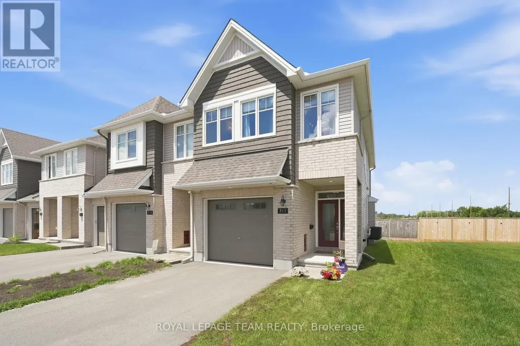 715 Maverick Crescent Ottawa ON K2S 2X1
