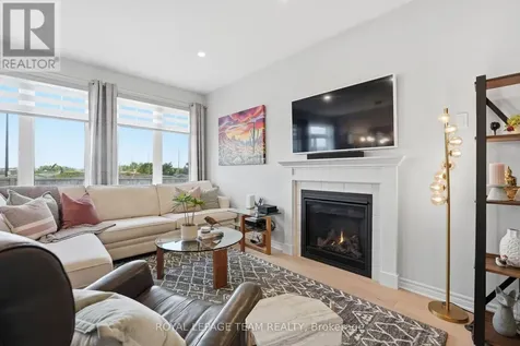 715 Maverick Crescent Ottawa ON K2S 2X1