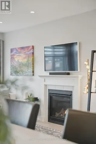 715 Maverick Crescent Ottawa ON K2S 2X1