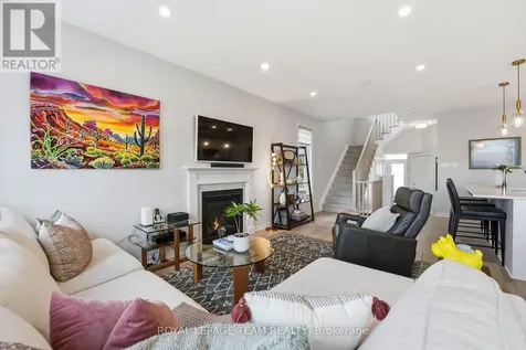 715 Maverick Crescent Ottawa ON K2S 2X1