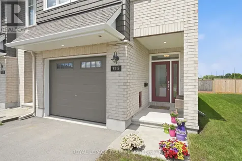 715 Maverick Crescent Ottawa ON K2S 2X1