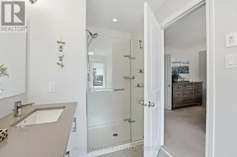 715 Maverick Crescent Ottawa ON K2S 2X1