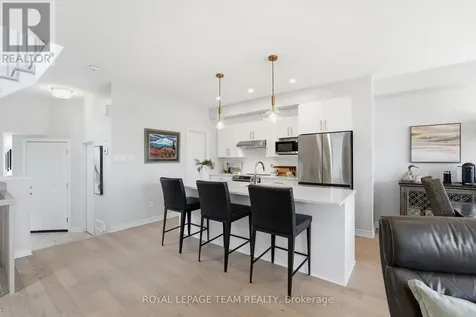 715 Maverick Crescent Ottawa ON K2S 2X1