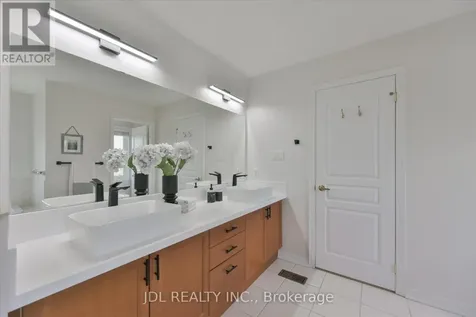 35 Stoneheath Crescent Markham (cachet) ON L6C 2K9