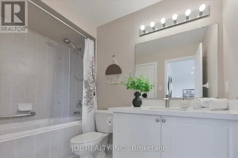35 Stoneheath Crescent Markham (cachet) ON L6C 2K9