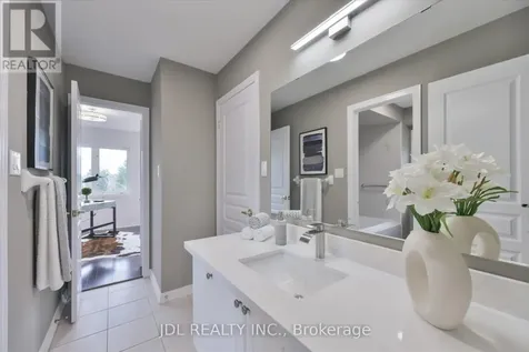 35 Stoneheath Crescent Markham (cachet) ON L6C 2K9