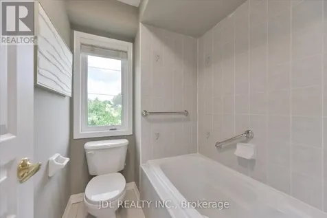 35 Stoneheath Crescent Markham (cachet) ON L6C 2K9