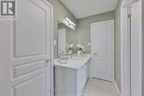 35 Stoneheath Crescent Markham (cachet) ON L6C 2K9