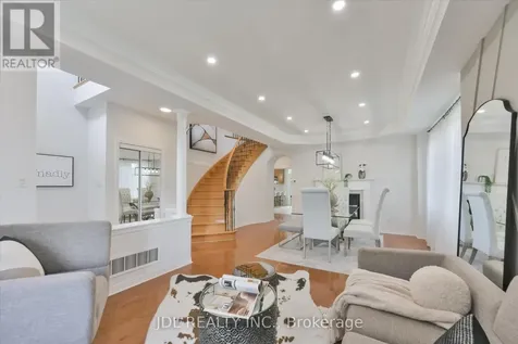 35 Stoneheath Crescent Markham (cachet) ON L6C 2K9