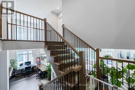 235 Ketchikan Crescent Ottawa ON K2T 0S3