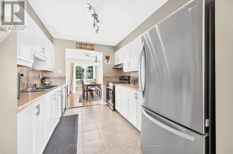 25 Castlegreen Private Ottawa ON K1T 3N4