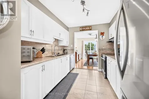 25 Castlegreen Private Ottawa ON K1T 3N4