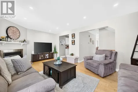 25 Castlegreen Private Ottawa ON K1T 3N4