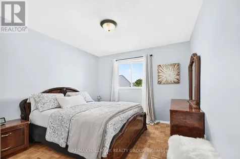 25 Castlegreen Private Ottawa ON K1T 3N4