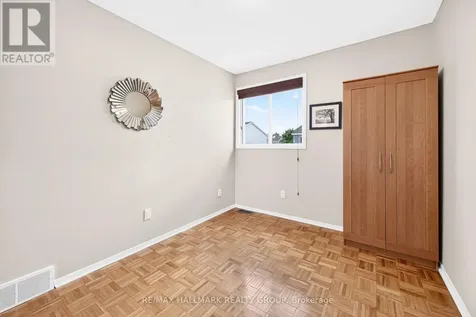 25 Castlegreen Private Ottawa ON K1T 3N4