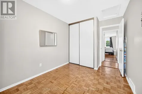 25 Castlegreen Private Ottawa ON K1T 3N4