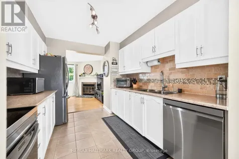 25 Castlegreen Private Ottawa ON K1T 3N4