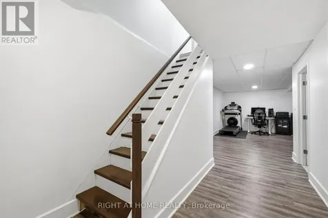 2440 Bromsgrove Road Mississauga (clarkson) ON L5J 4J7