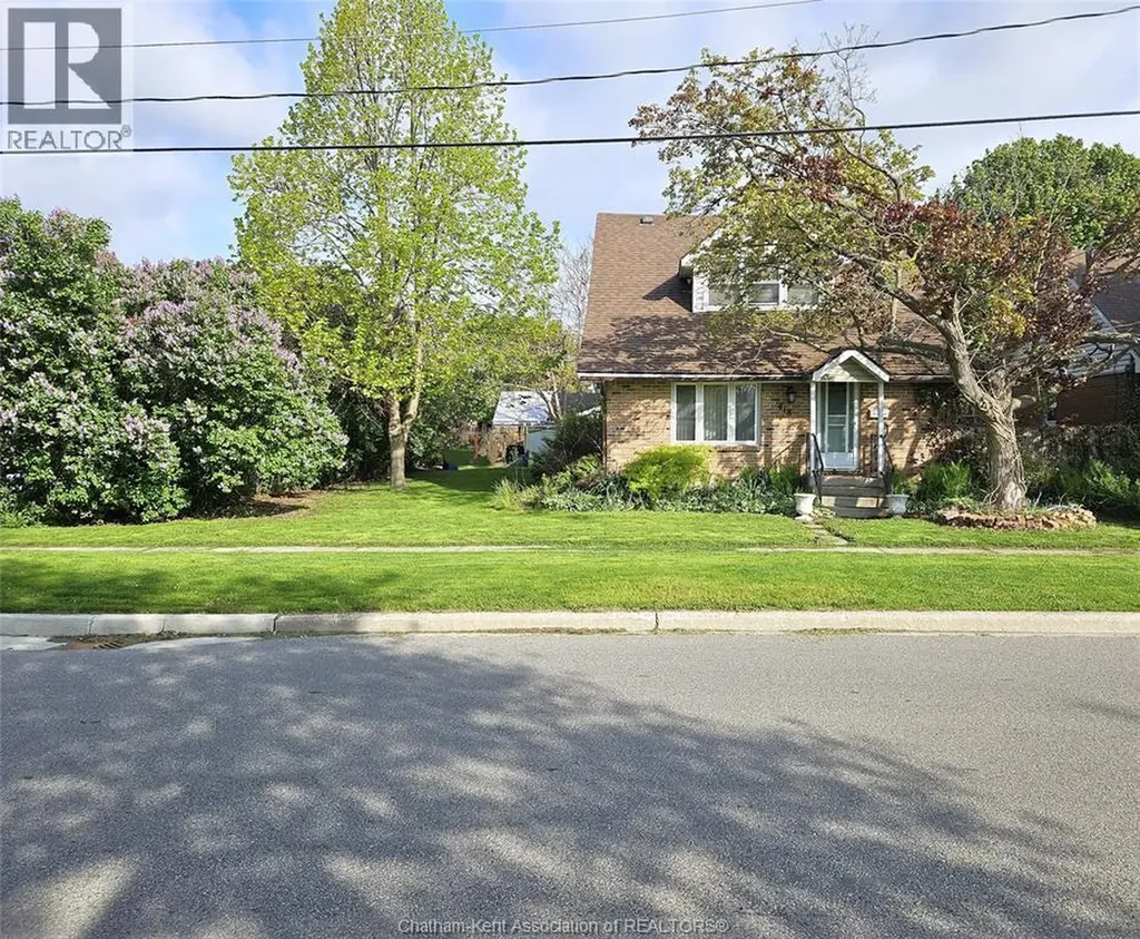 418 Gillard Street Wallaceburg ON N8A 1N6