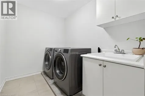 225 Skinner Road Waterdown ON L8B 1X2